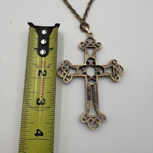 Sarah Coventry Limited Edition 1973 Gold Tone Cross Pendant Necklace - Picture 5 of 6